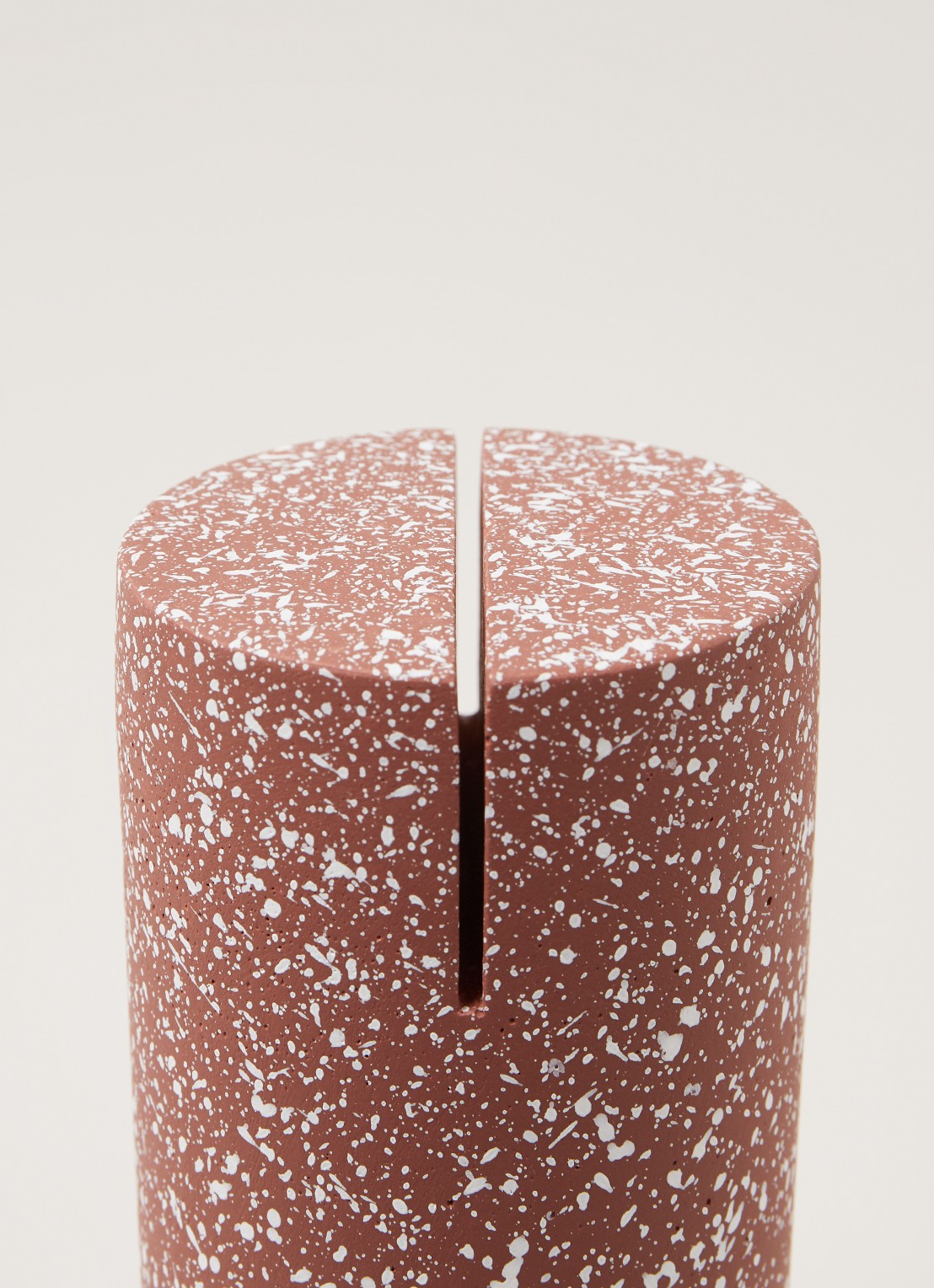 HKliving Terrazzo Cylinder fotostandaard - detail 3 donkerrood