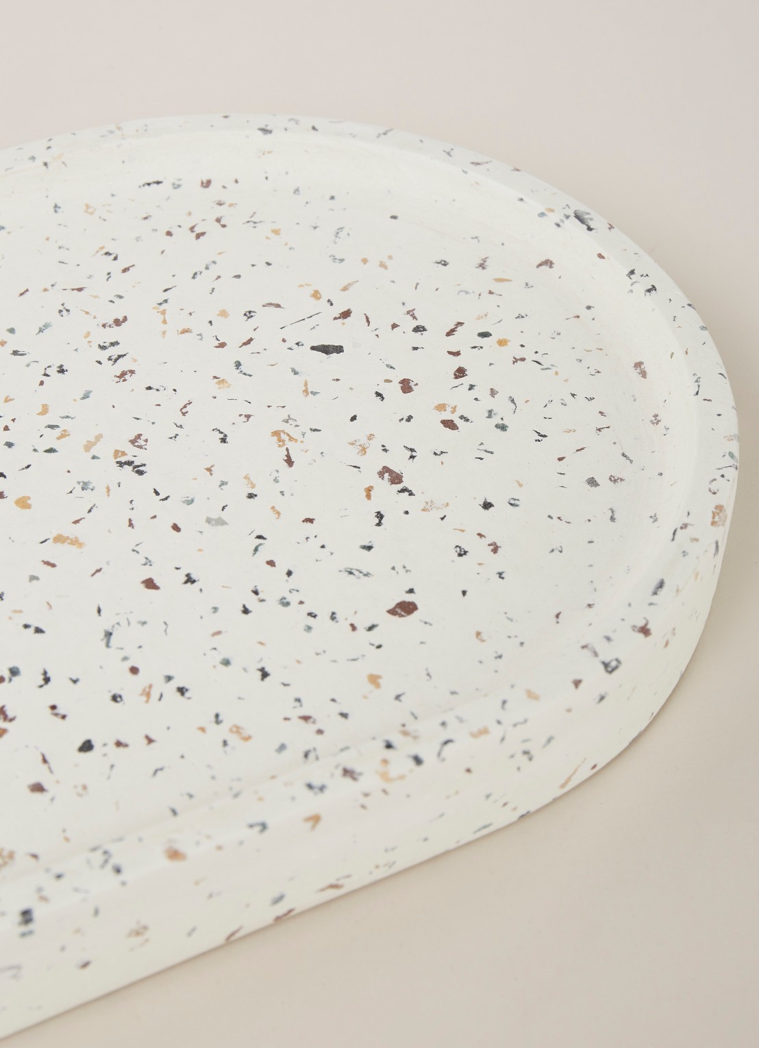 HKliving Terrazzo dienblad 32 cm - detail wit