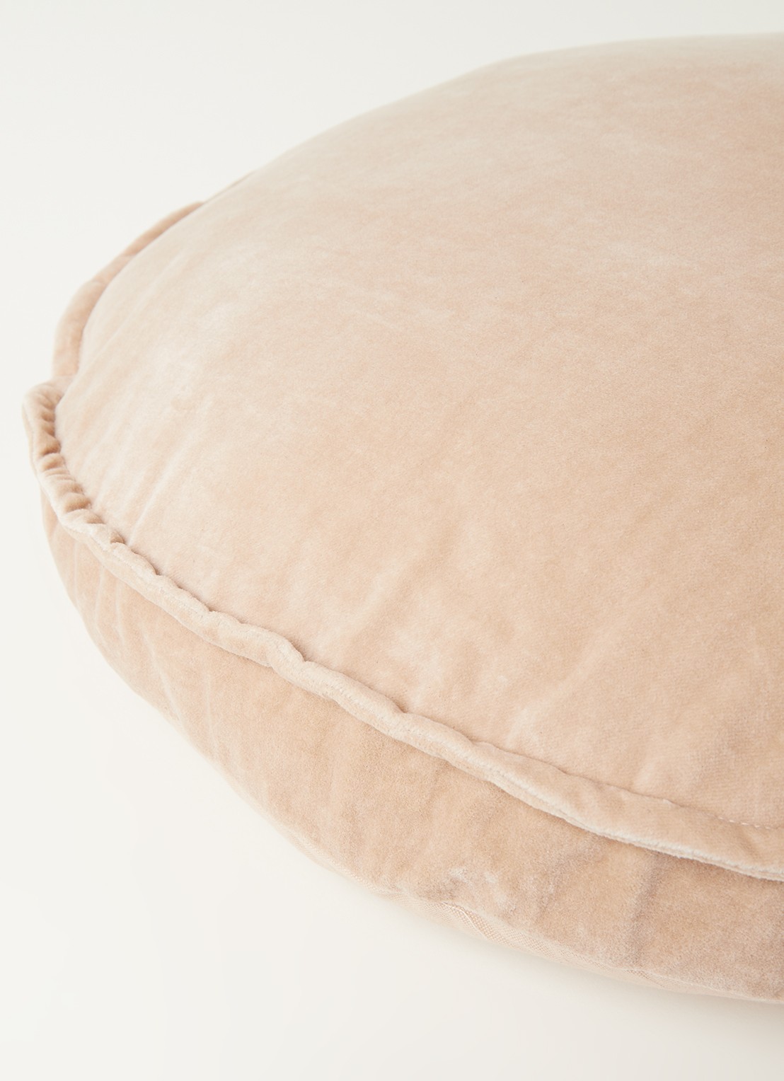 HKliving Velvet sierkussen 60 cm - detail perzikroze