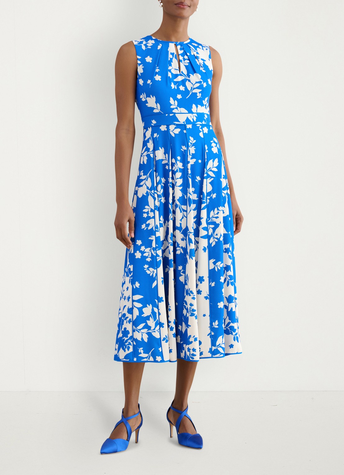 Hobbs Angelica midi jurk met plooien - voorkant 3 blauw