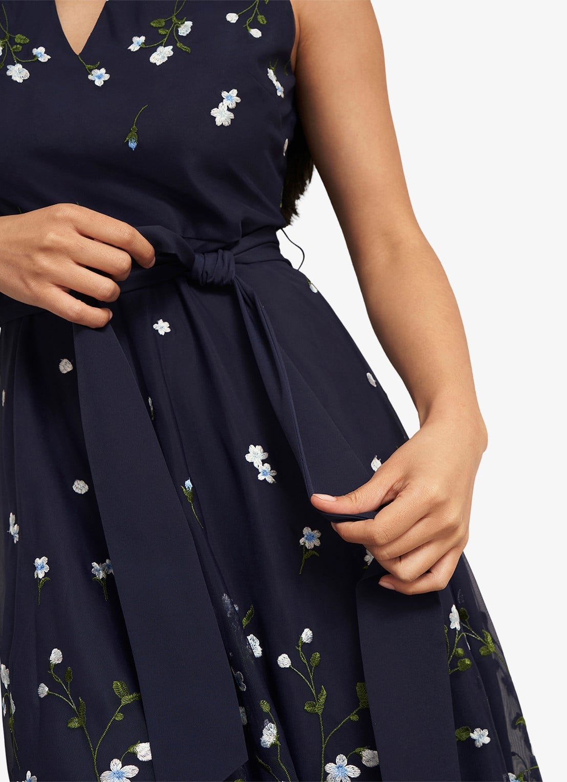 Hobbs Aria midi jurk met bloemenprint - detail 5 donkerblauw