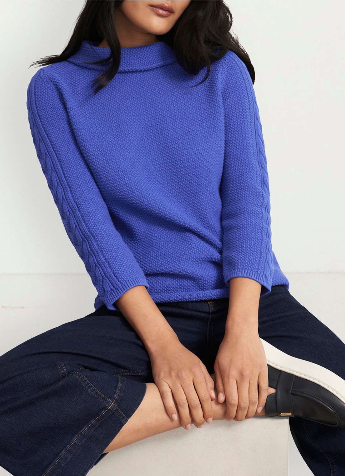 Hobbs Camilla grofgebreide trui met col - detail 5 kobaltblauw