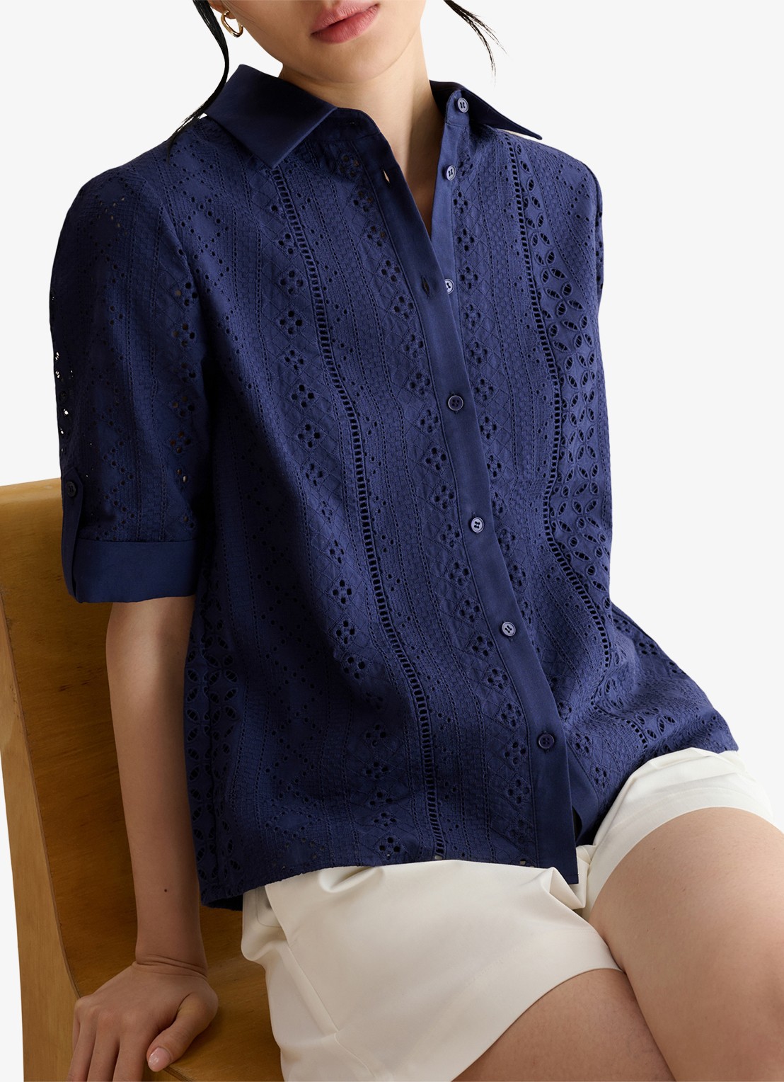 Hobbs Christie blouse met borduring - detail donkerblauw