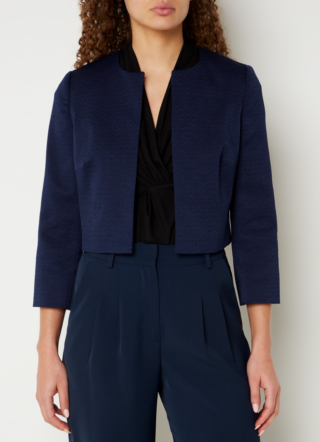 Hobbs Elize bolero met schoudervulling - detail 4 donkerblauw