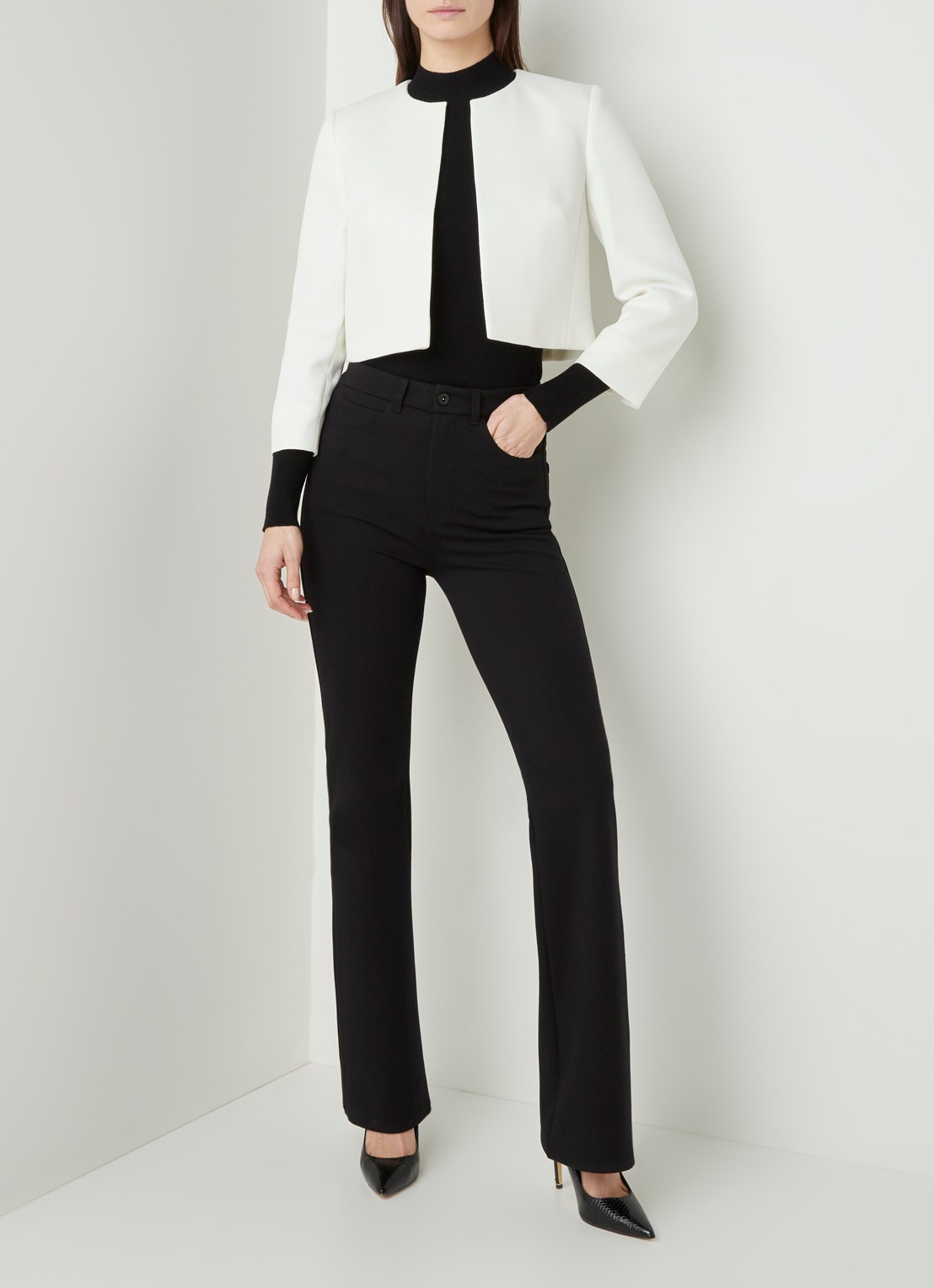 Hobbs Elize cropped blazer  - voorkant 4 gebroken wit