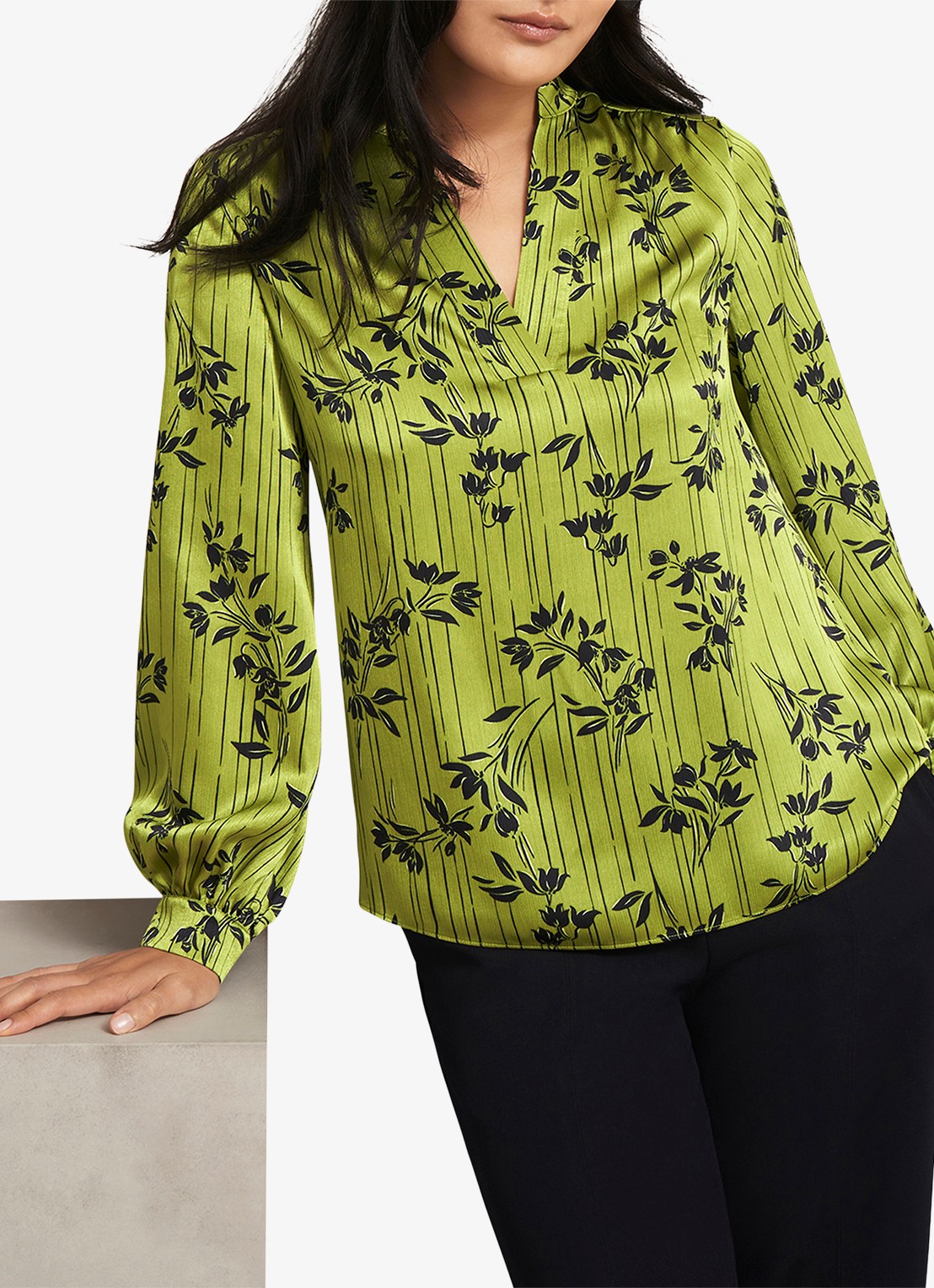 Hobbs Fara blouse met bloemenprint - detail groen