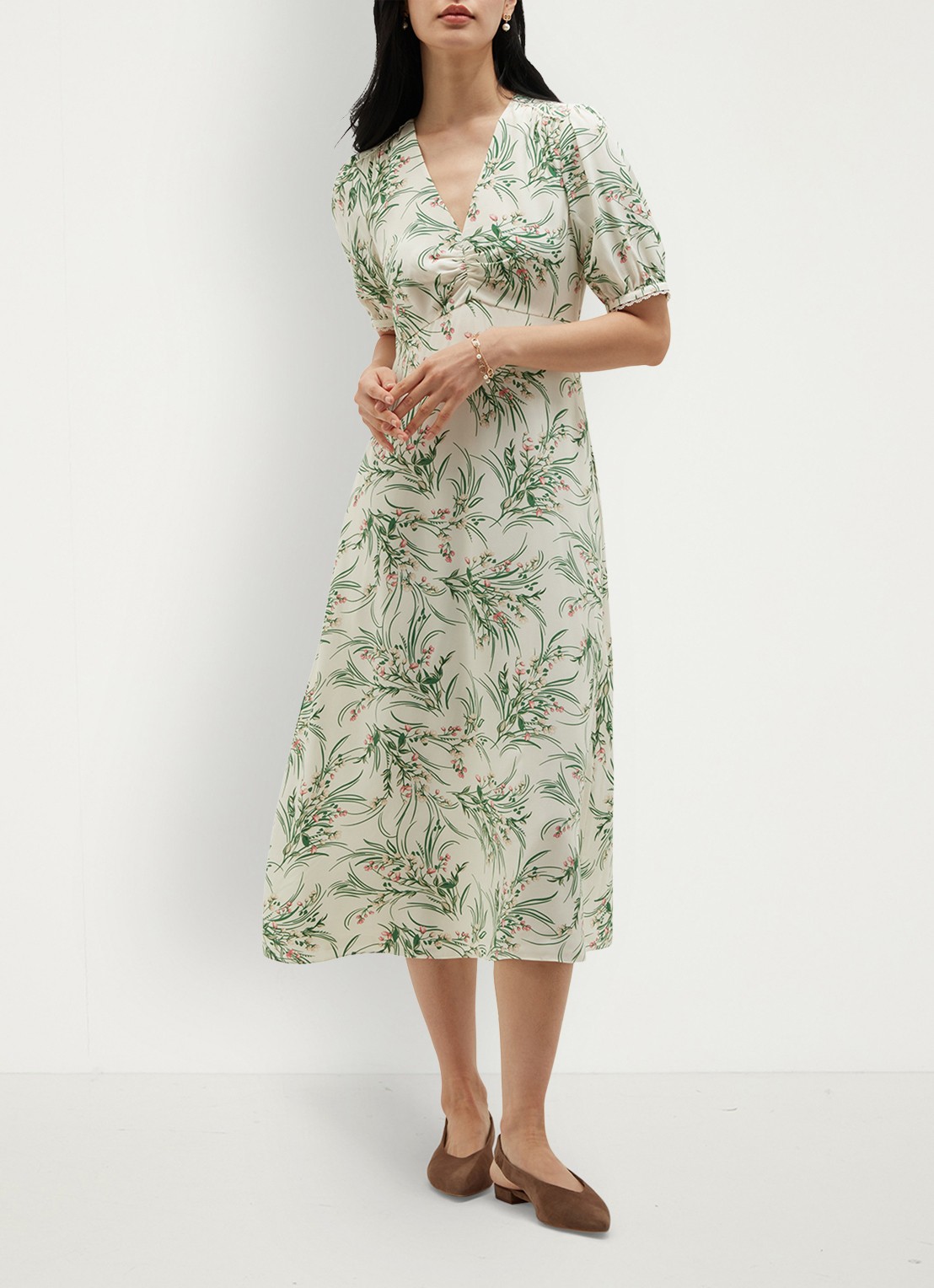 Hobbs Florentina midi jurk met bloemenprint - voorkant 2 lichtgroen