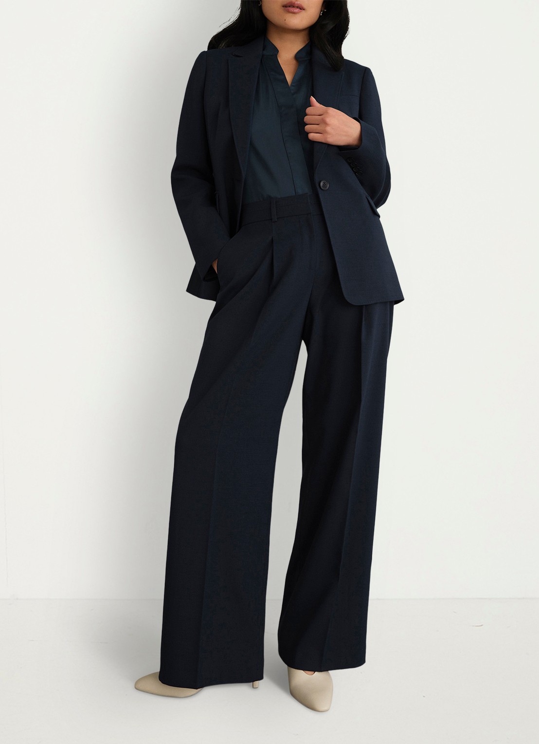 Hobbs Gwen blouse  met pofmouw - voorkant 3 donkerblauw