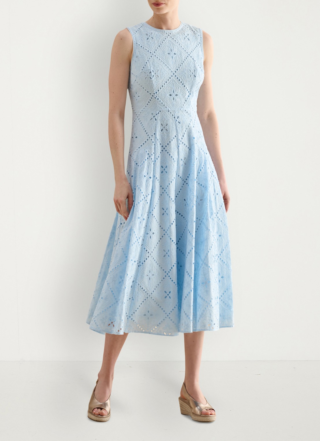 Hobbs Midi jurk met borduring - voorkant 3 lichtblauw