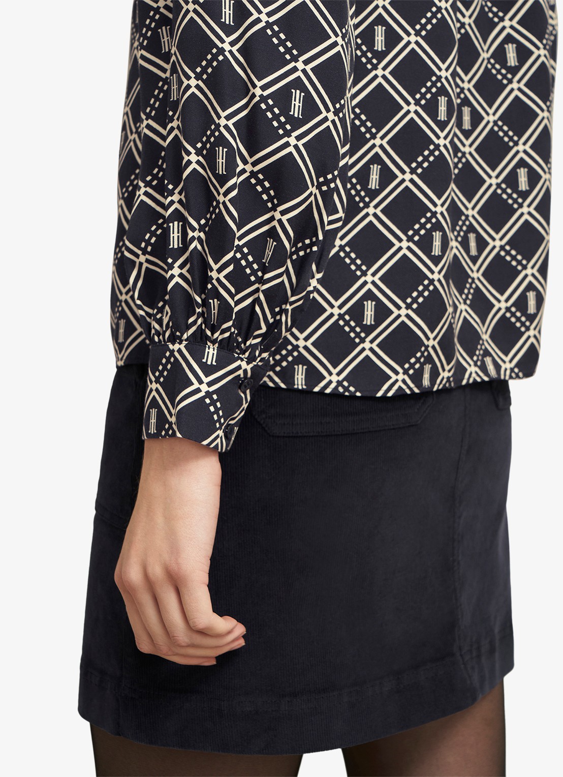 Hobbs Paulina blouse met grafische print  - detail 6 donkerblauw