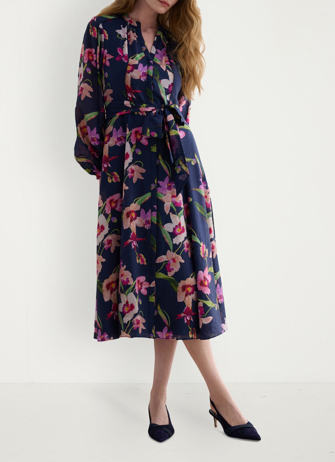Hobbs Pippa blousejurk met strikceintuur en bloemenprint - voorkant 2 donkerblauw