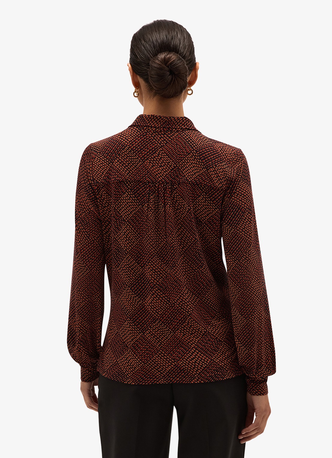 Hobbs Tarini top met print en sjaalkraag - achterkant 4 rood