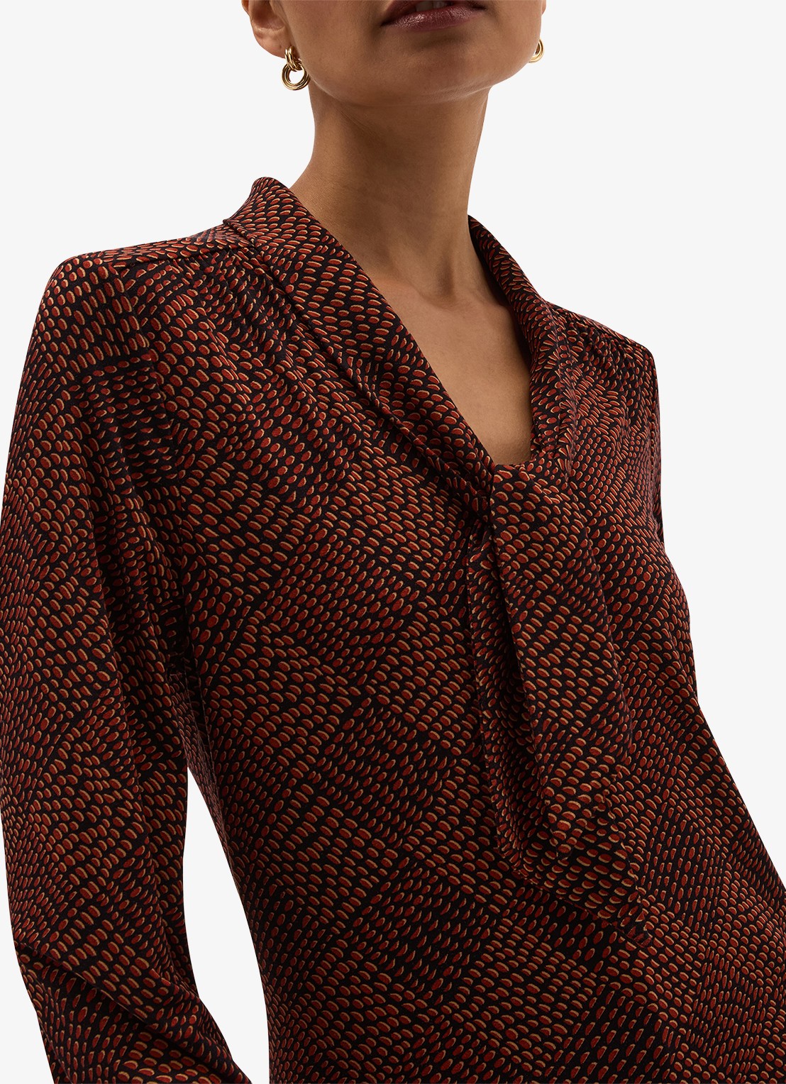 Hobbs Tarini top met print en sjaalkraag - detail rood