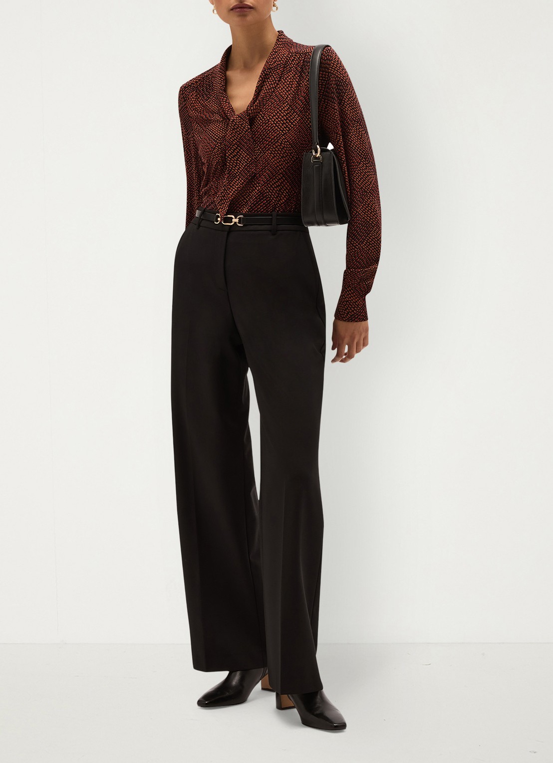Hobbs Tarini top met print en sjaalkraag - detail 2 rood
