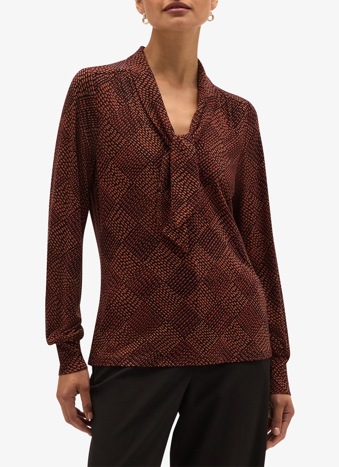 Hobbs Tarini top met print en sjaalkraag - voorkant 6 rood