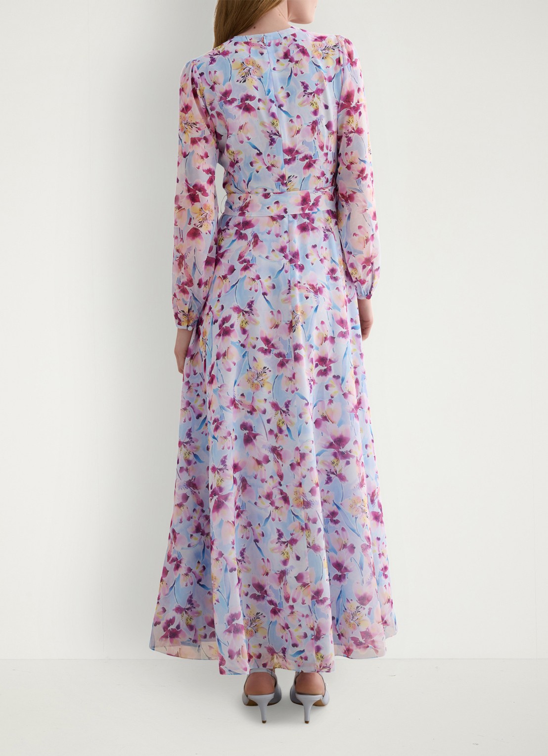 Hobbs Thea maxi blousejurk met bloemenprint en pofmouw - achterkant lichtblauw