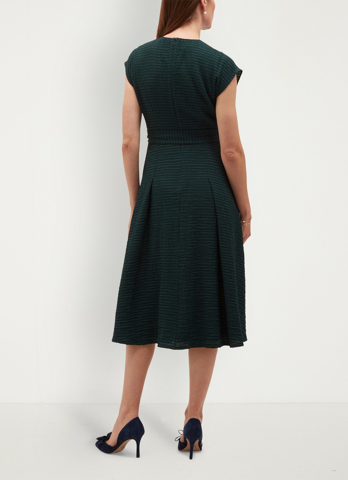Hobbs Viviene midi jurk met strikceintuur - achterkant 4 groen