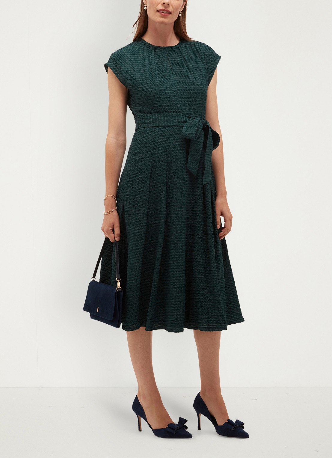 Hobbs Viviene midi jurk met strikceintuur - detail 2 groen