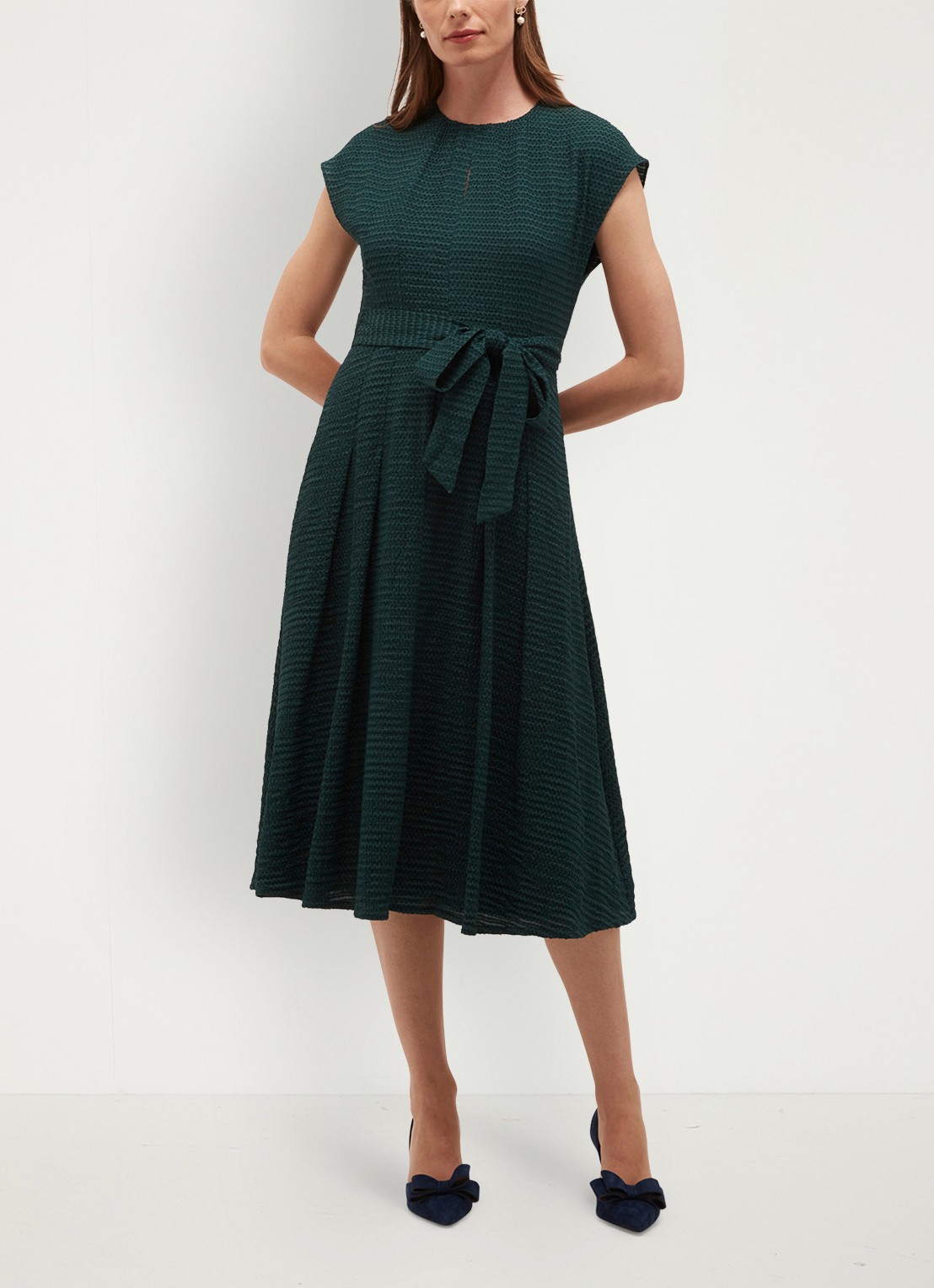 Hobbs Viviene midi jurk met strikceintuur - voorkant 6 groen
