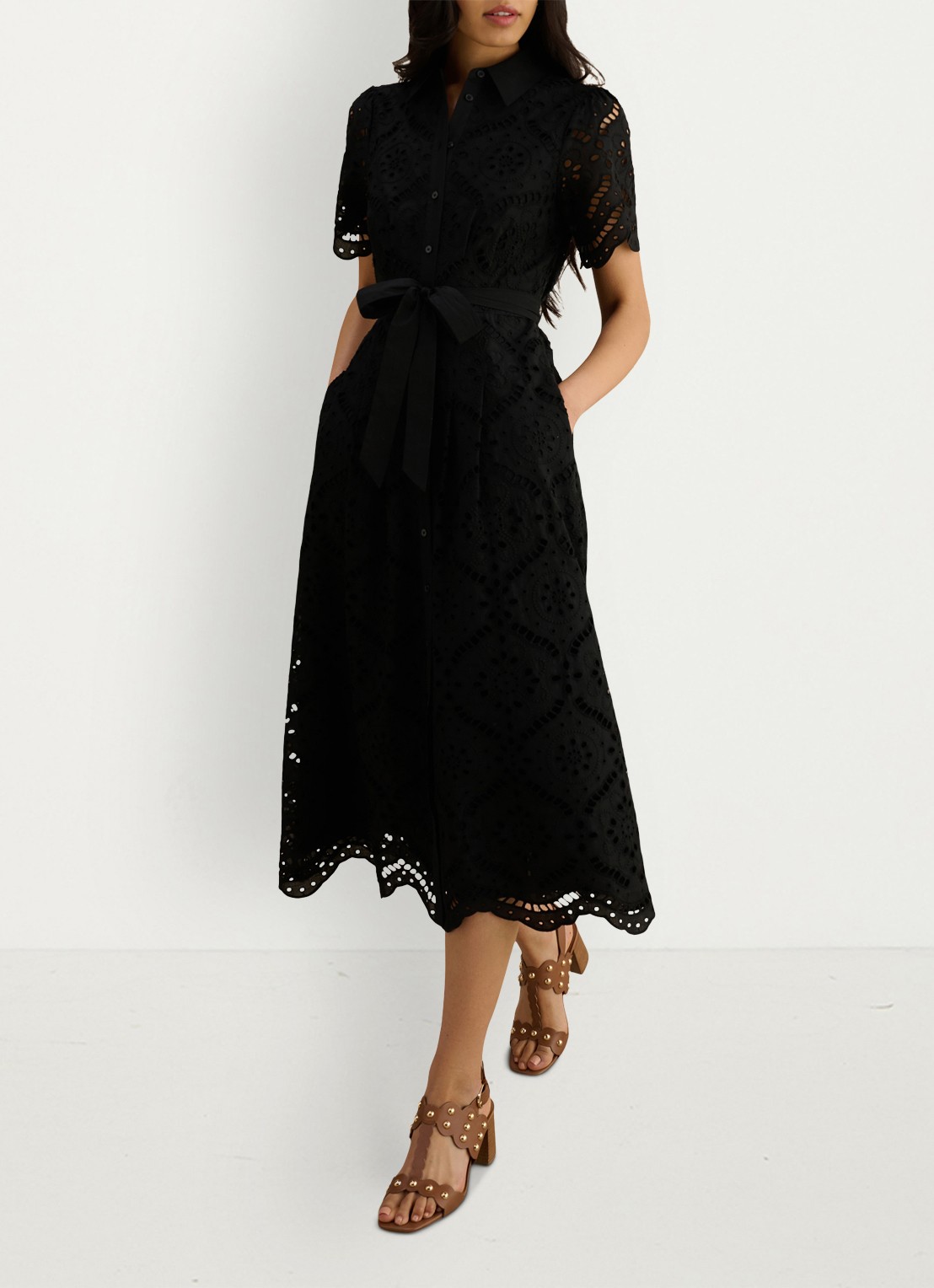 Hobbs Willa midi blousejurk met broderie en steekzakken - voorkant 6 zwart