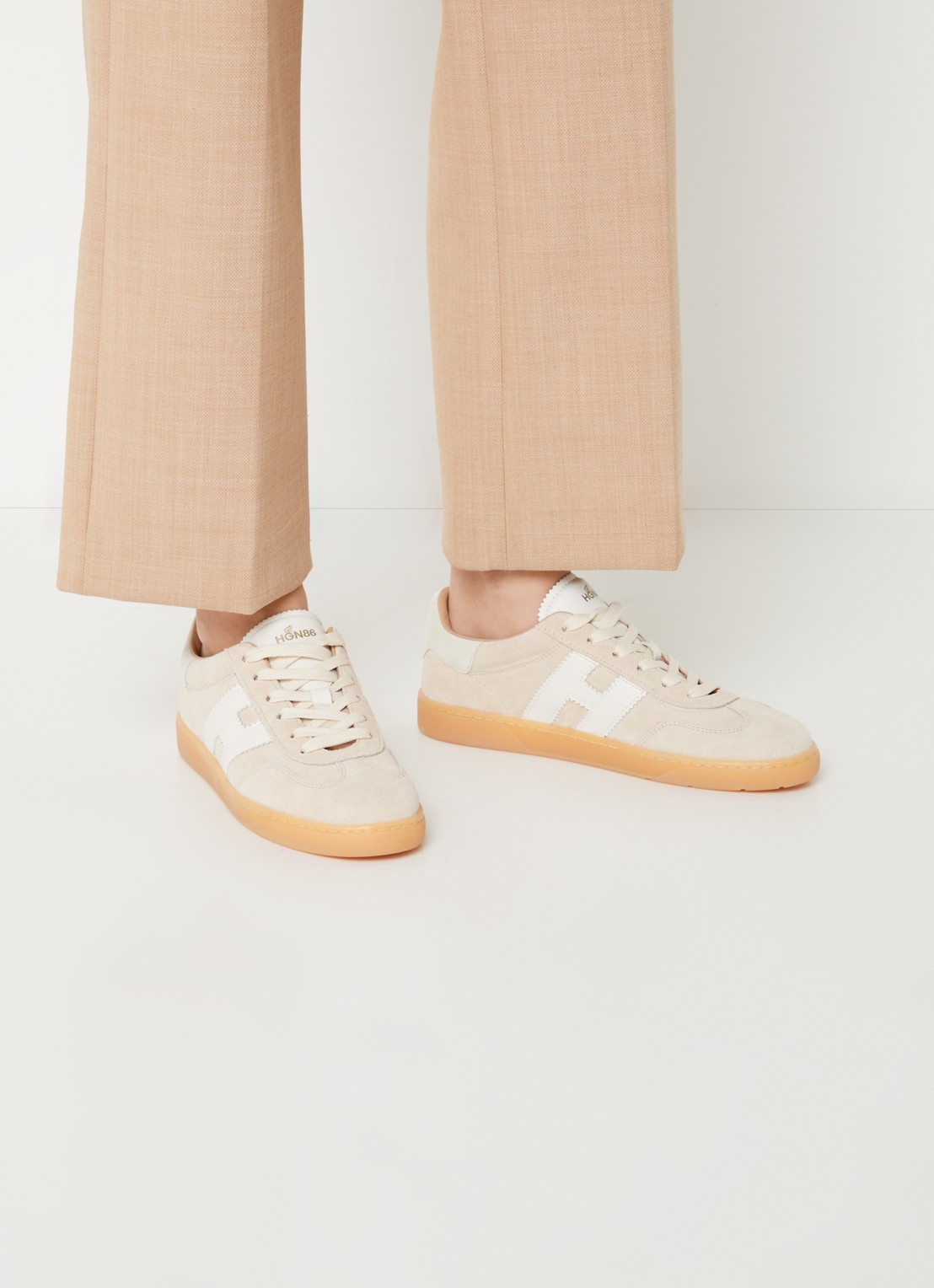 Hogan Cool sneaker van suède - voorkant 6 beige