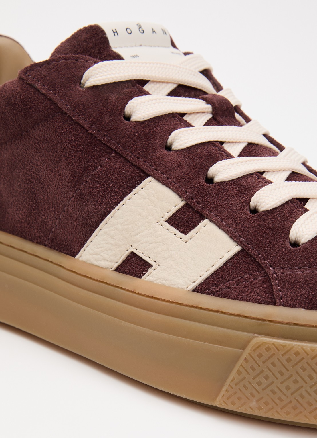 Hogan Crosswind H705 sneaker van suède met plateauzool - detail 6 bordeauxrood