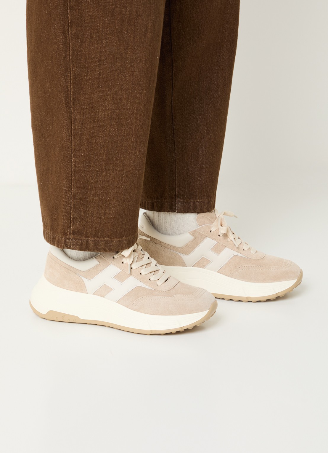 Hogan H669 Allicciato sneaker van suède - voorkant 7 beige