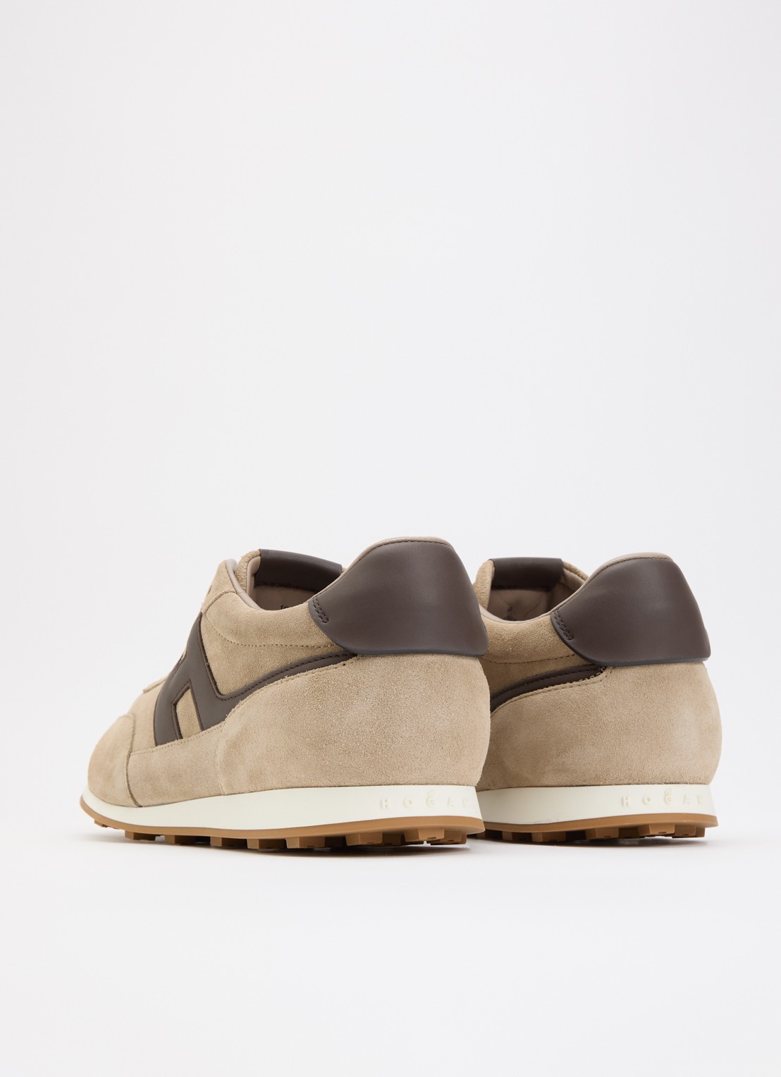 Hogan H699 sneaker van suède - achterkant zand