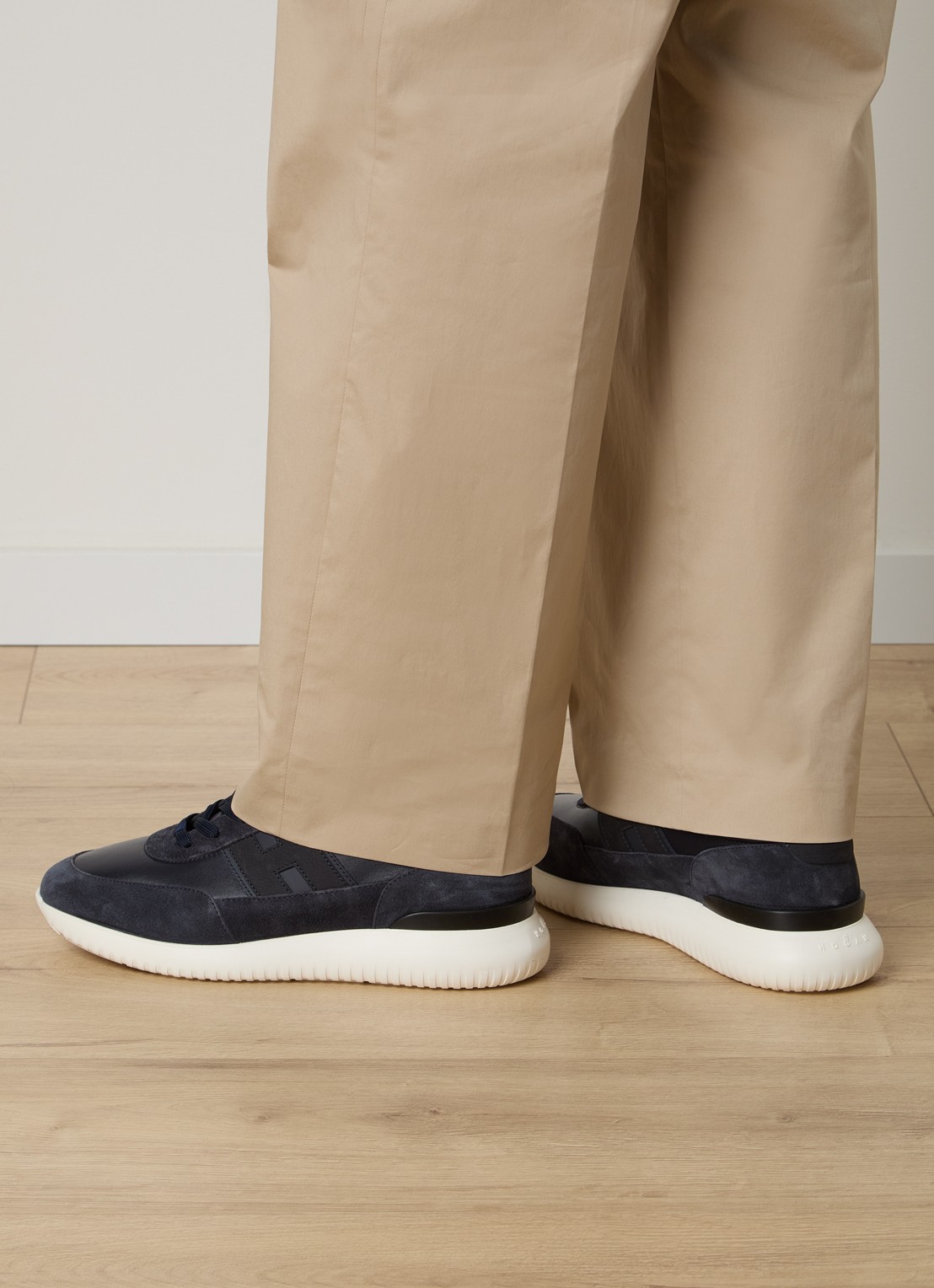 Hogan H709 sneaker van leer met details van suède - voorkant 6 donkerblauw