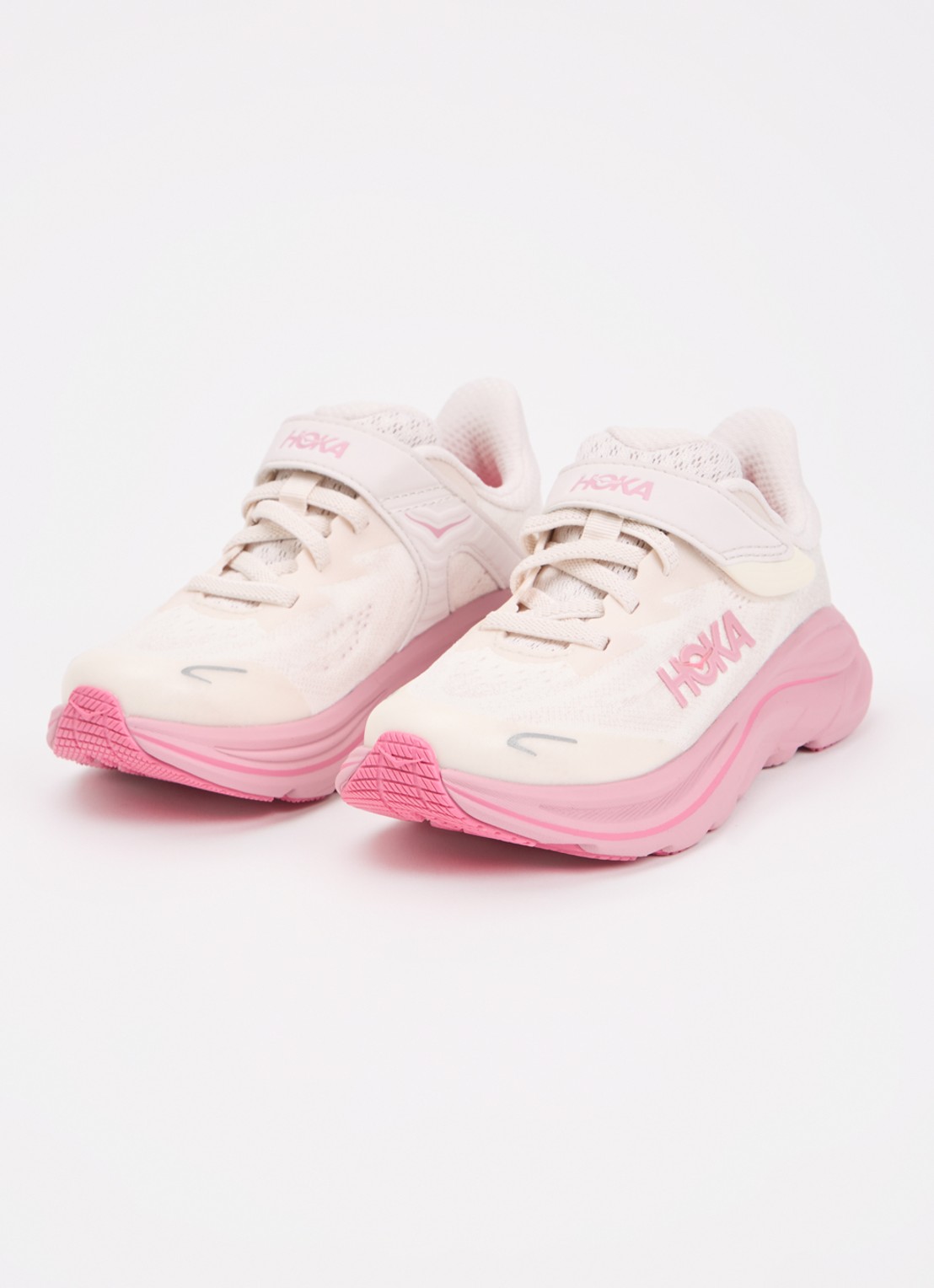 HOKA Clifton 10 hardloopschoen met gebreid bovenwerk en logo - voorkant 2 roze