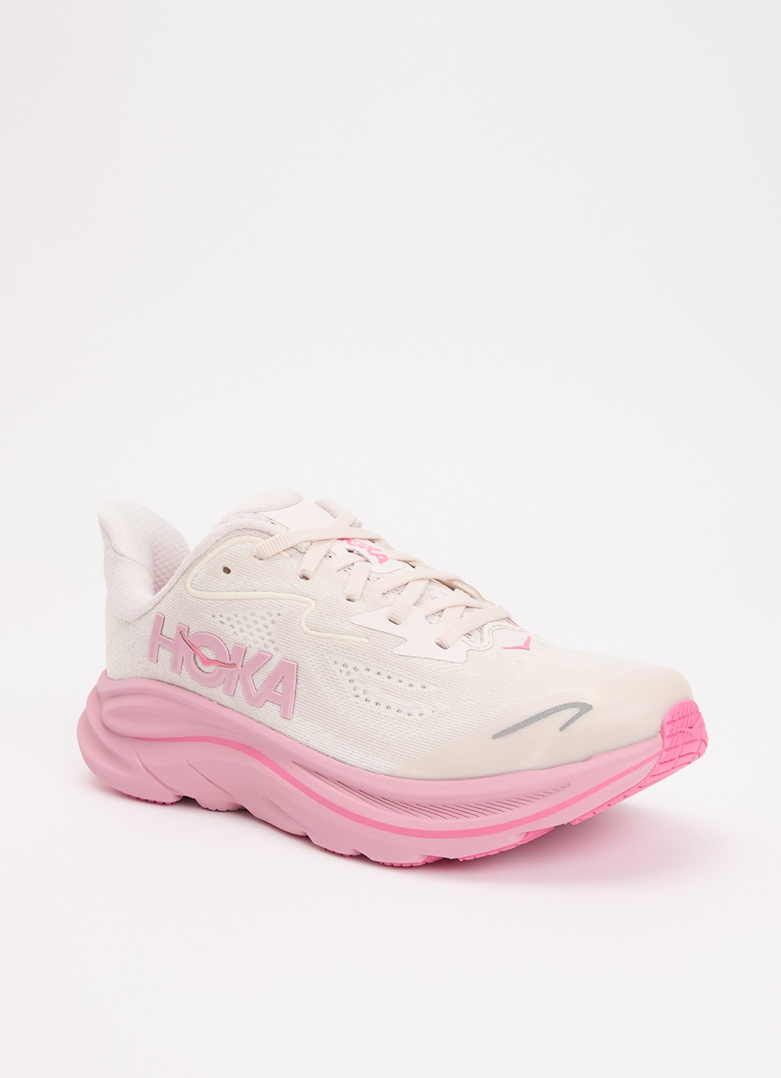 HOKA Clifton 10 hardloopschoen met gebreid bovenwerk en logo - voorkant 5 creme