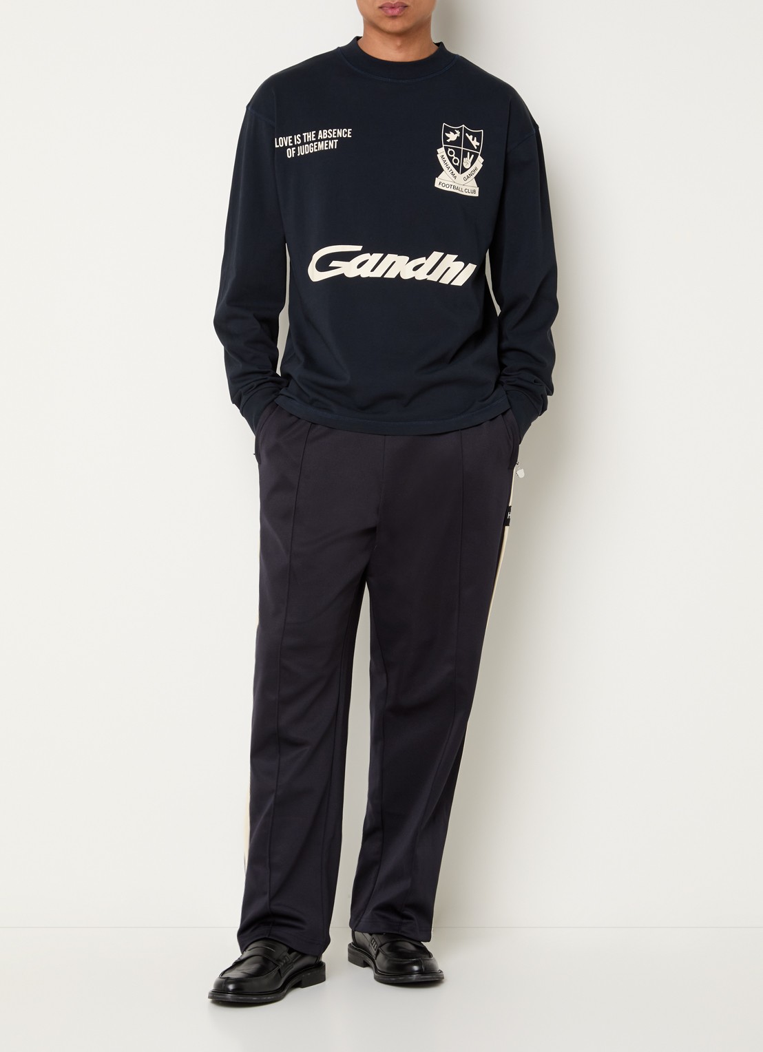 Hopeium Ghandi longsleeve met front- en backprint - voorkant 3 donkerblauw