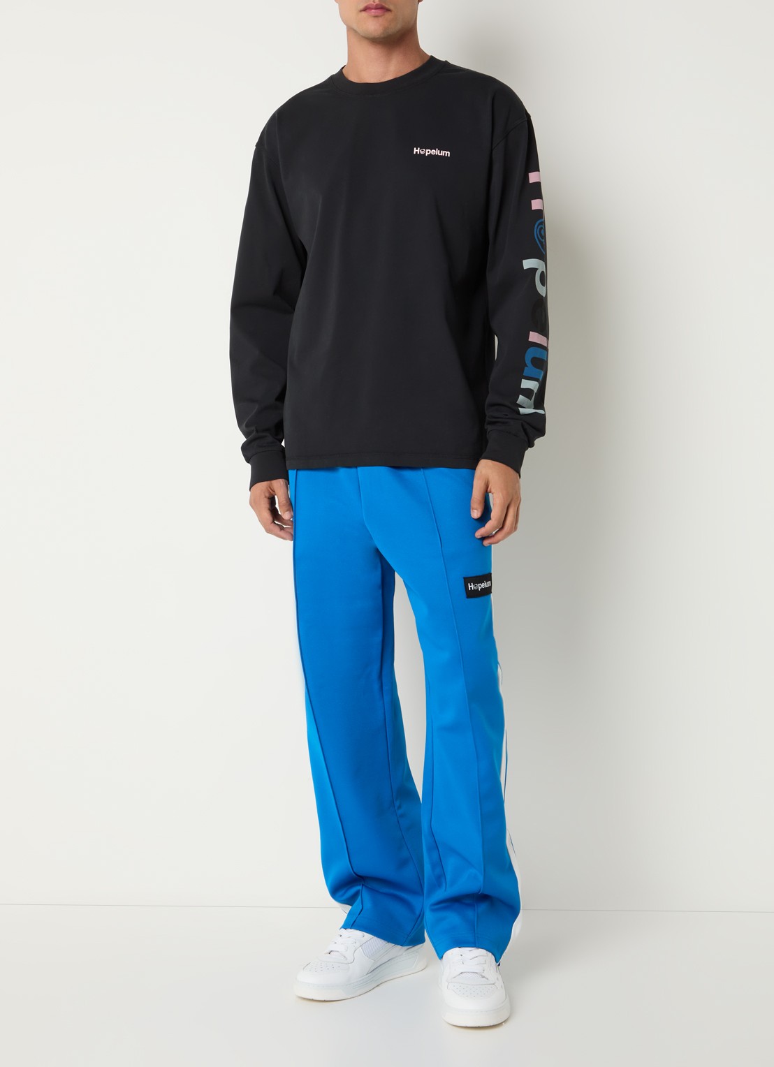 Hopeium Longsleeve met front- en backprint - voorkant 2 zwart