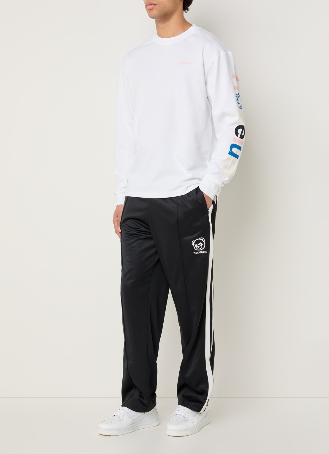 Hopeium Longsleeve met logo- en backprint - voorkant 3 wit