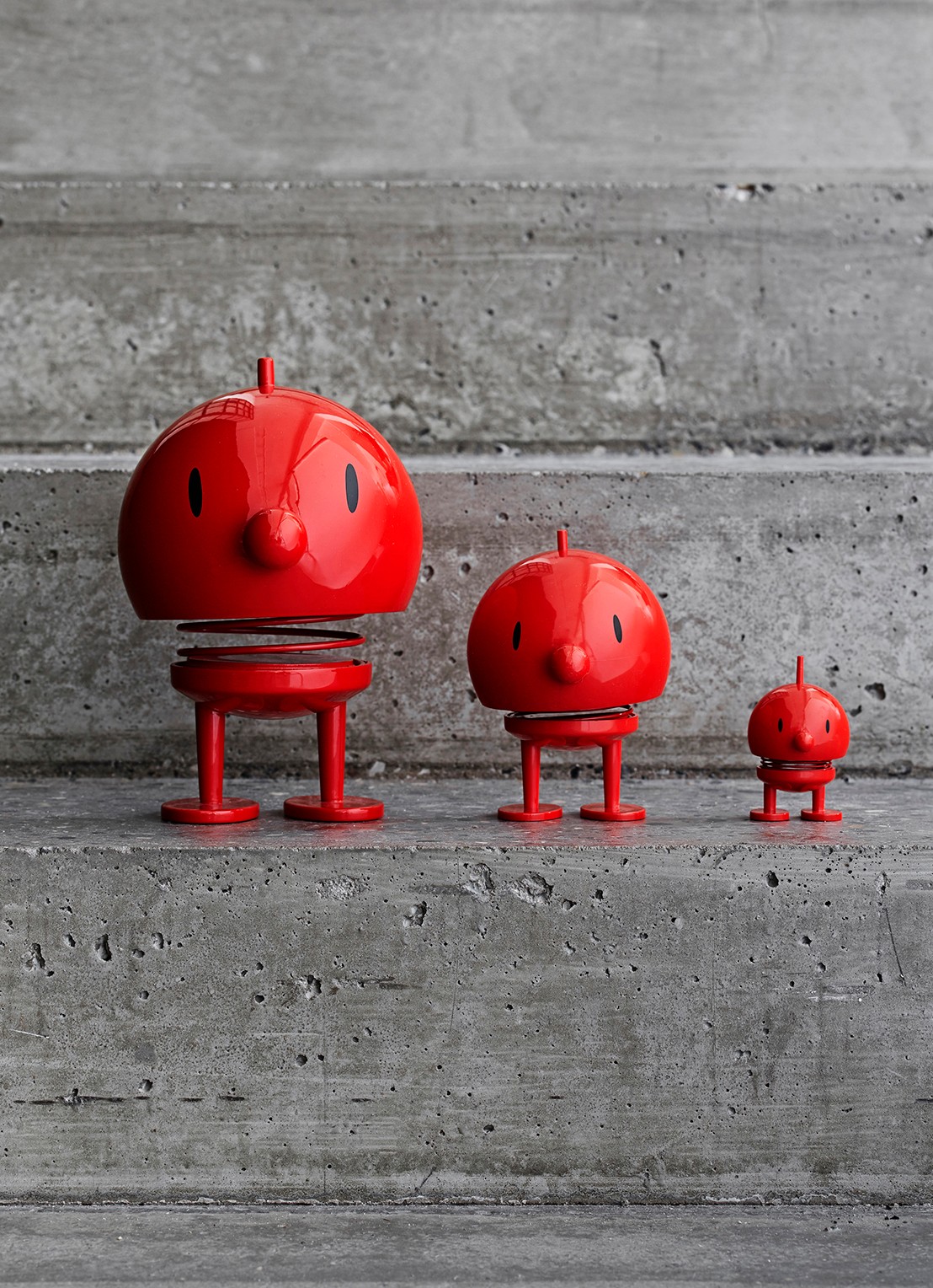 Hoptimist Hoptimist Bumble M ornament 9,5 cm - voorkant 5 rood