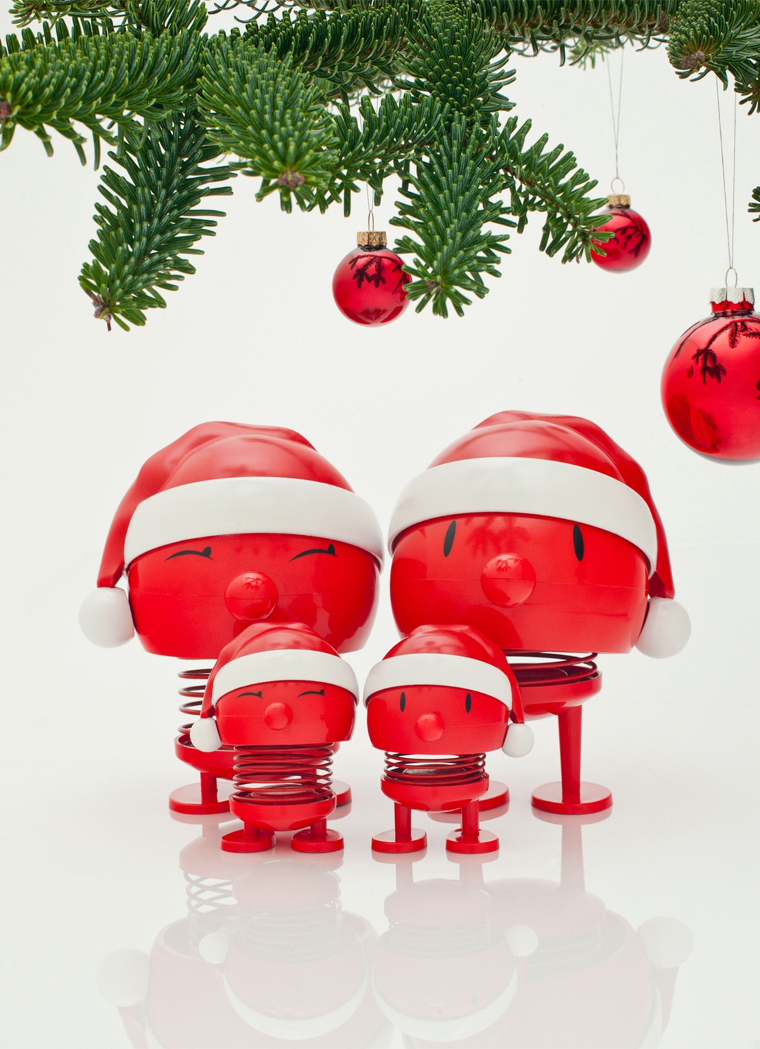 Hoptimist Santa Bumble S ornament 6,1 cm - achterkant rood