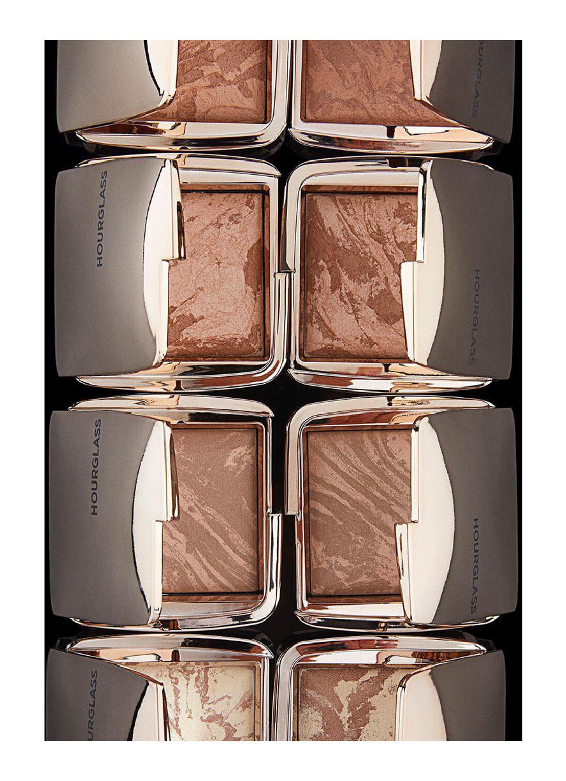Hourglass AMBIENT™ Lighting Bronzer - detail 7 nude bronze light