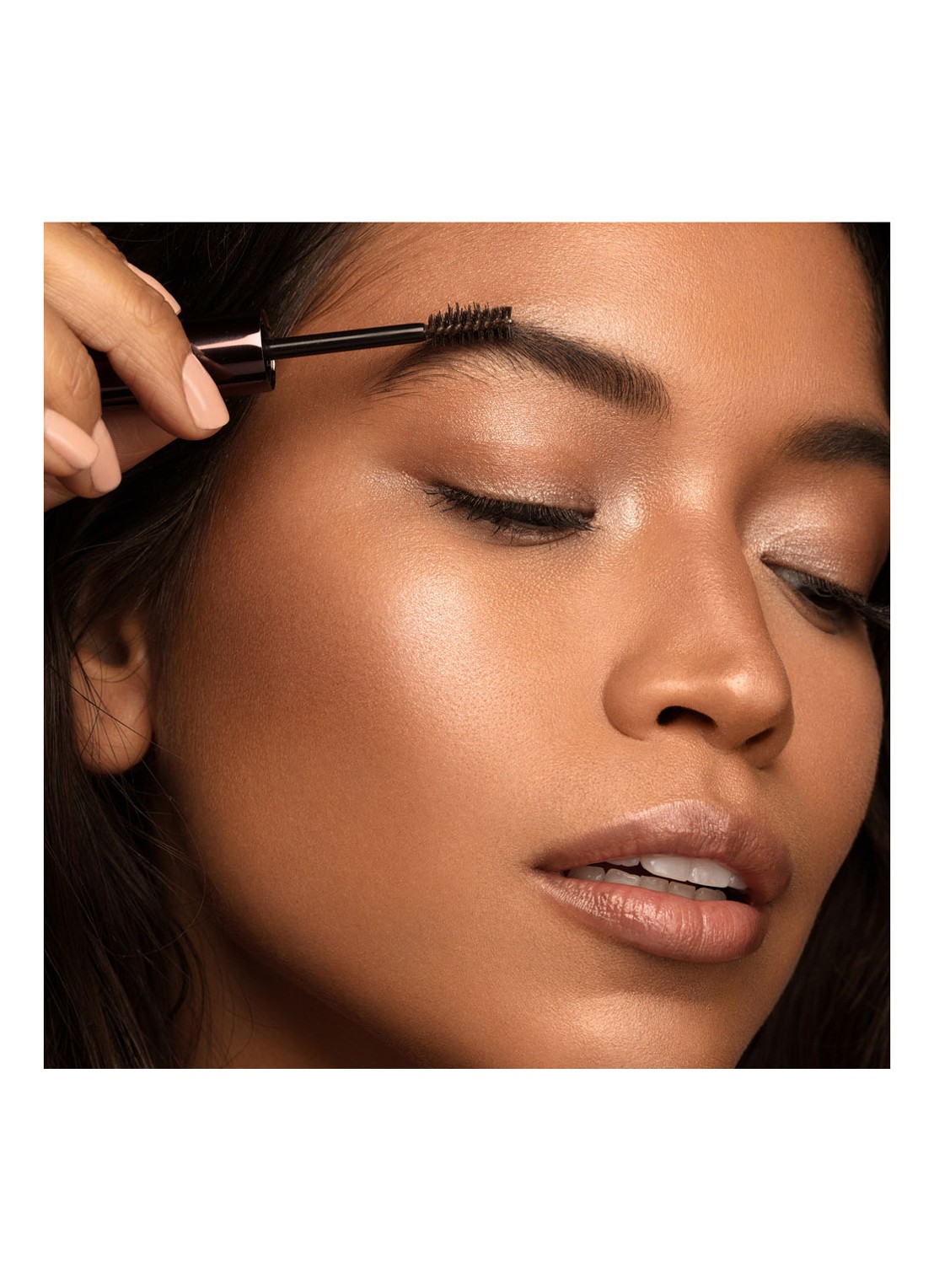 Hourglass Arch Brow Volumizing Fiber Gel - getinte wenkbrauwgel voor volume - voorkant 2 auburn