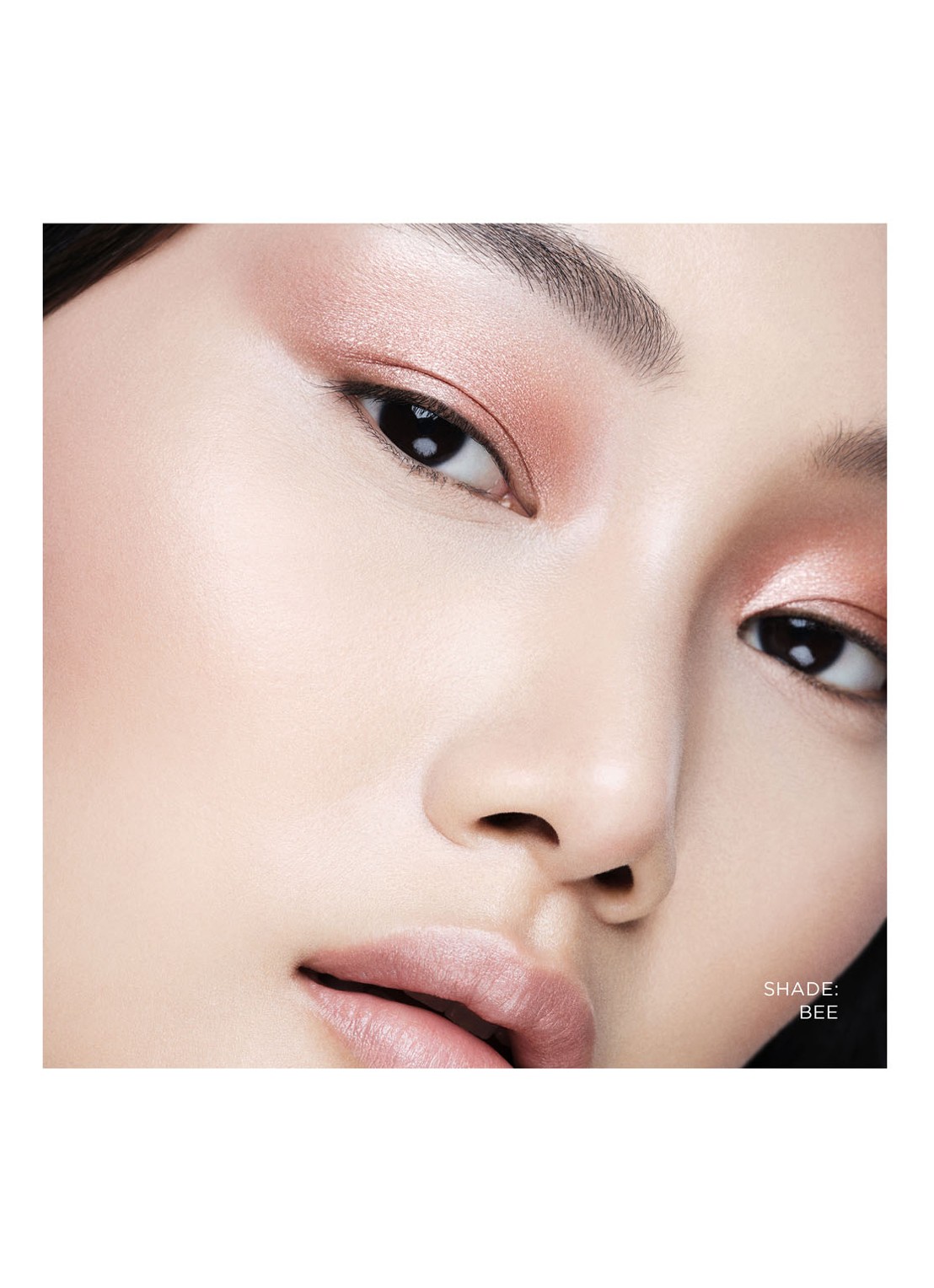Hourglass Curator Eyeshadow - oogschaduw navulling - detail 3 bee