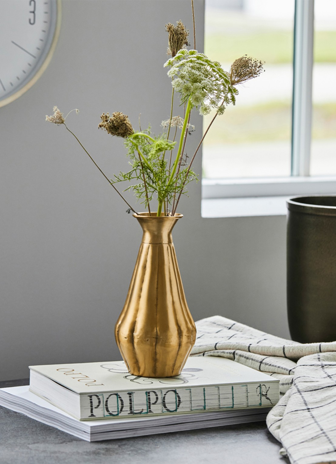 House Doctor Violet vaas 20 cm - voorkant 4 goud
