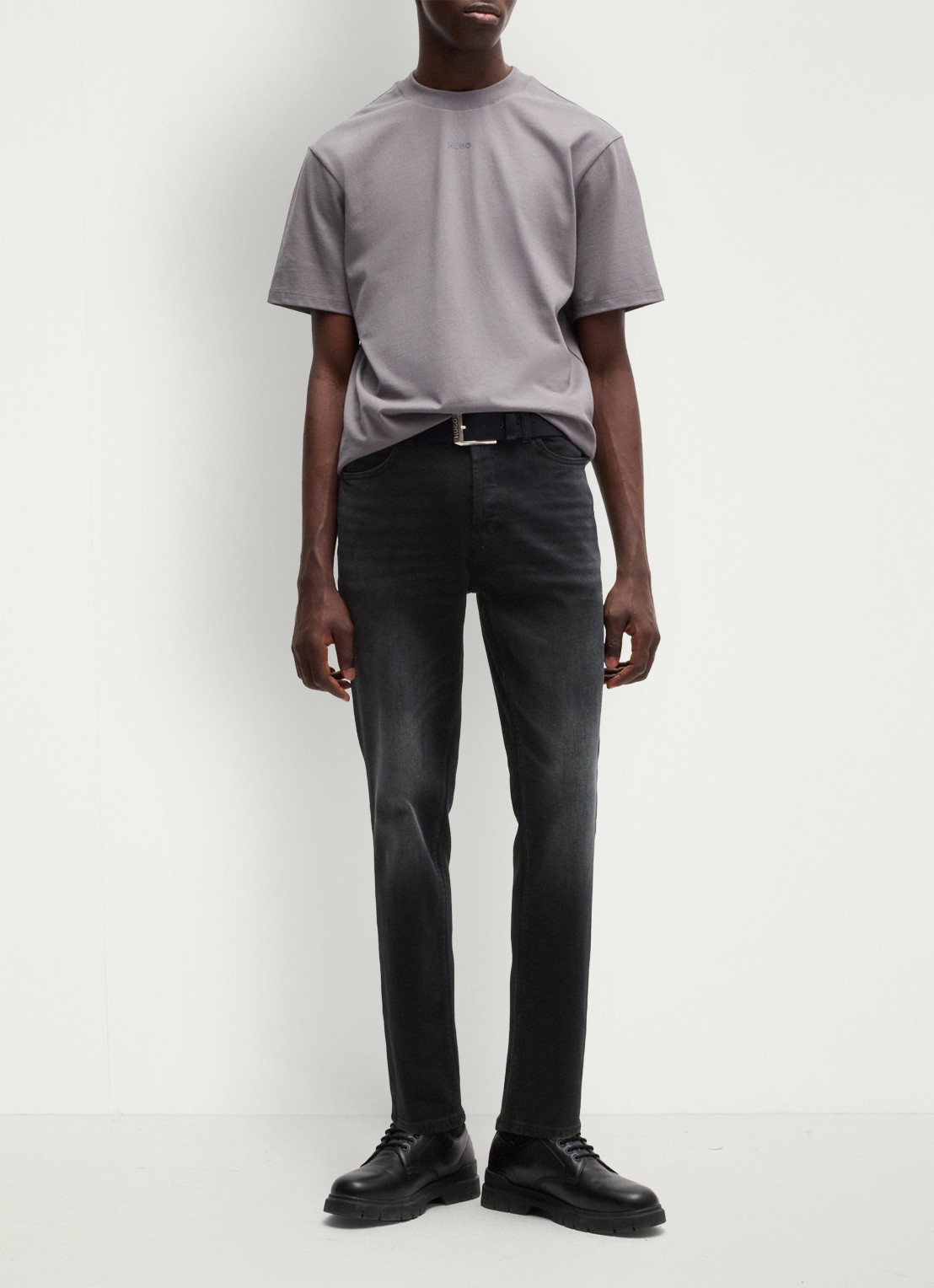 HUGO 634 tapered jeans met gekleurde wassing - voorkant 6 zwart