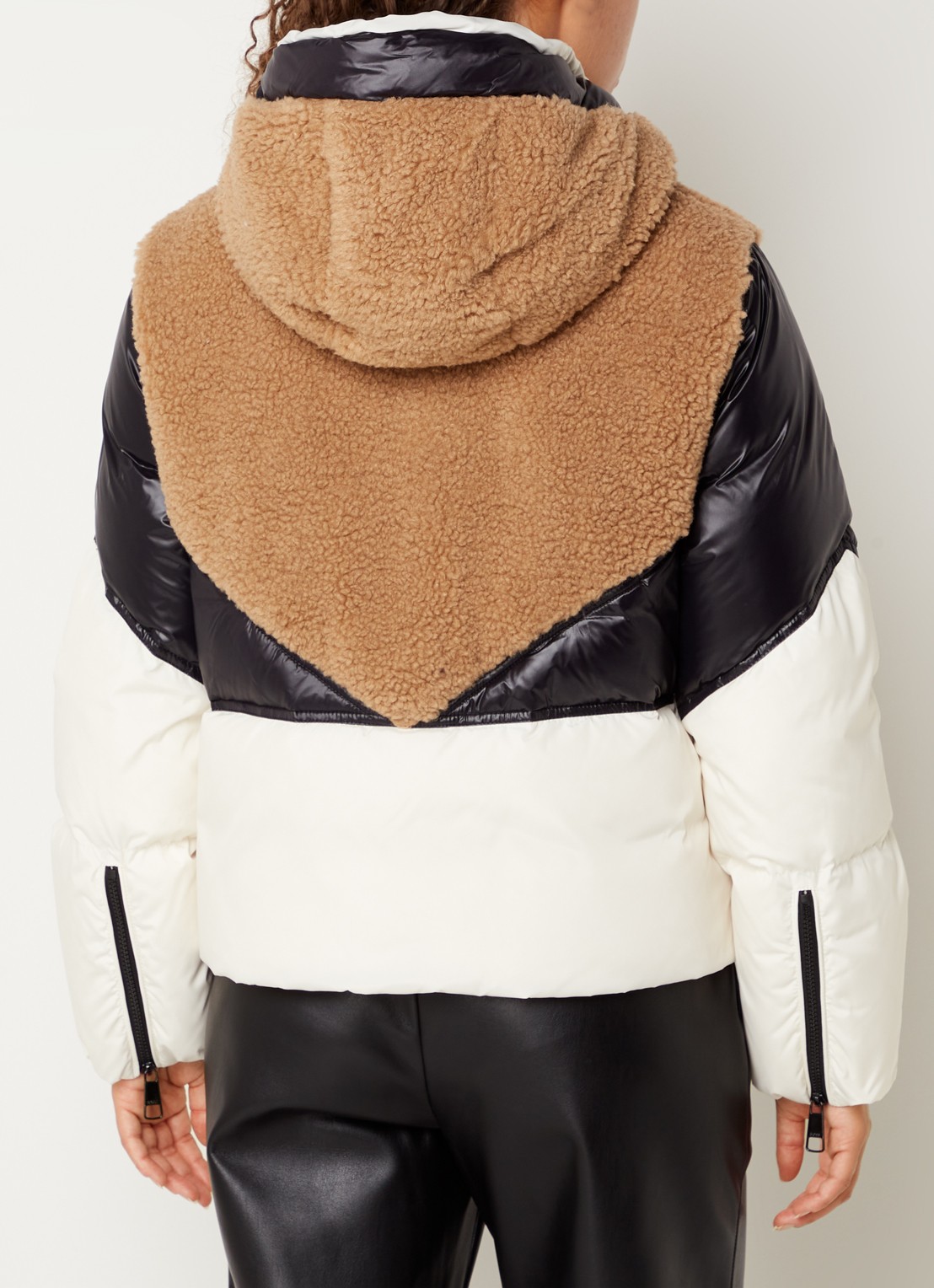 HUGO BOSS Plockena puffer jack met donsvulling en ritszakken  - achterkant 4 beige