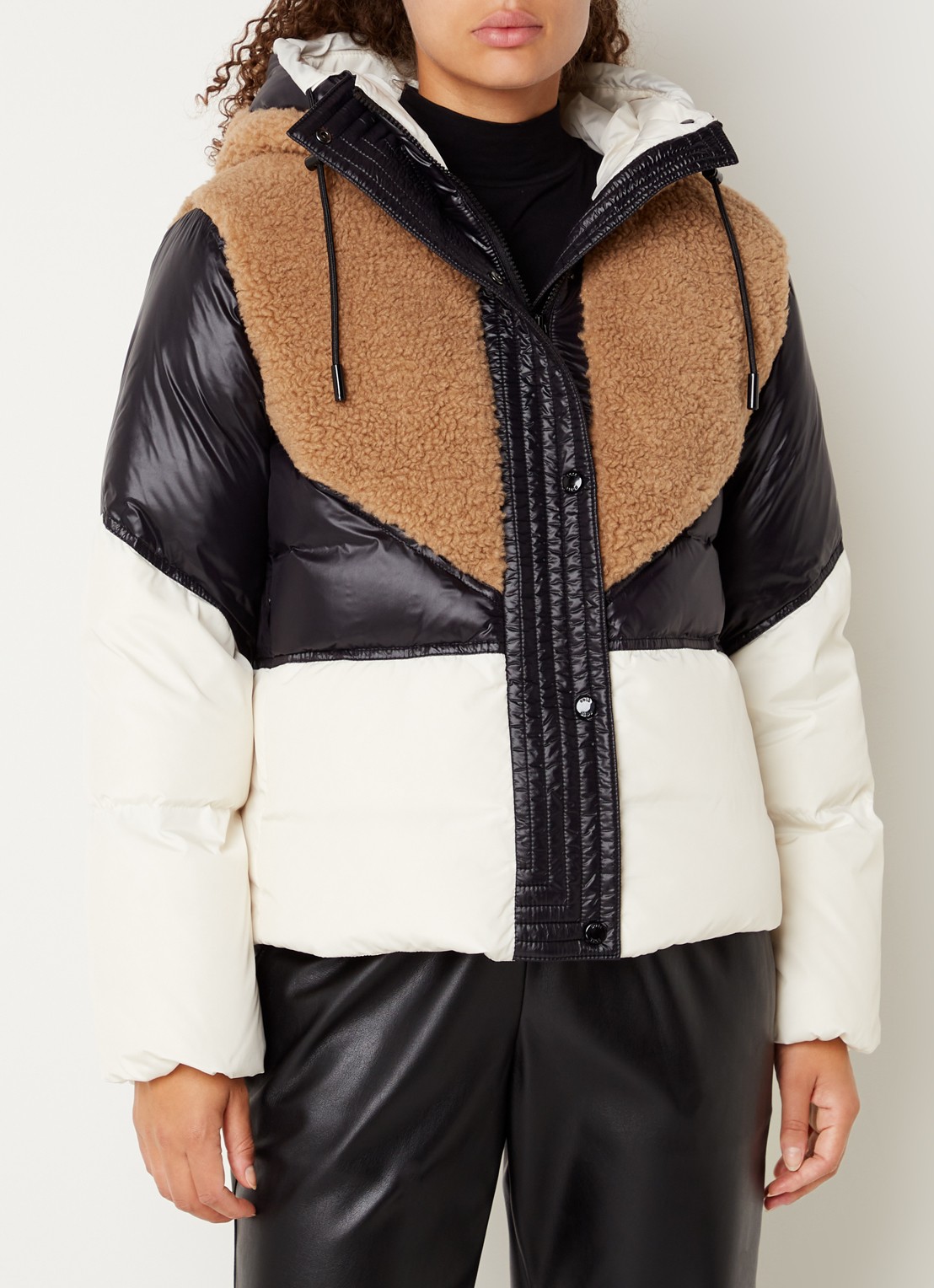 HUGO BOSS Plockena puffer jack met donsvulling en ritszakken  - detail 3 beige