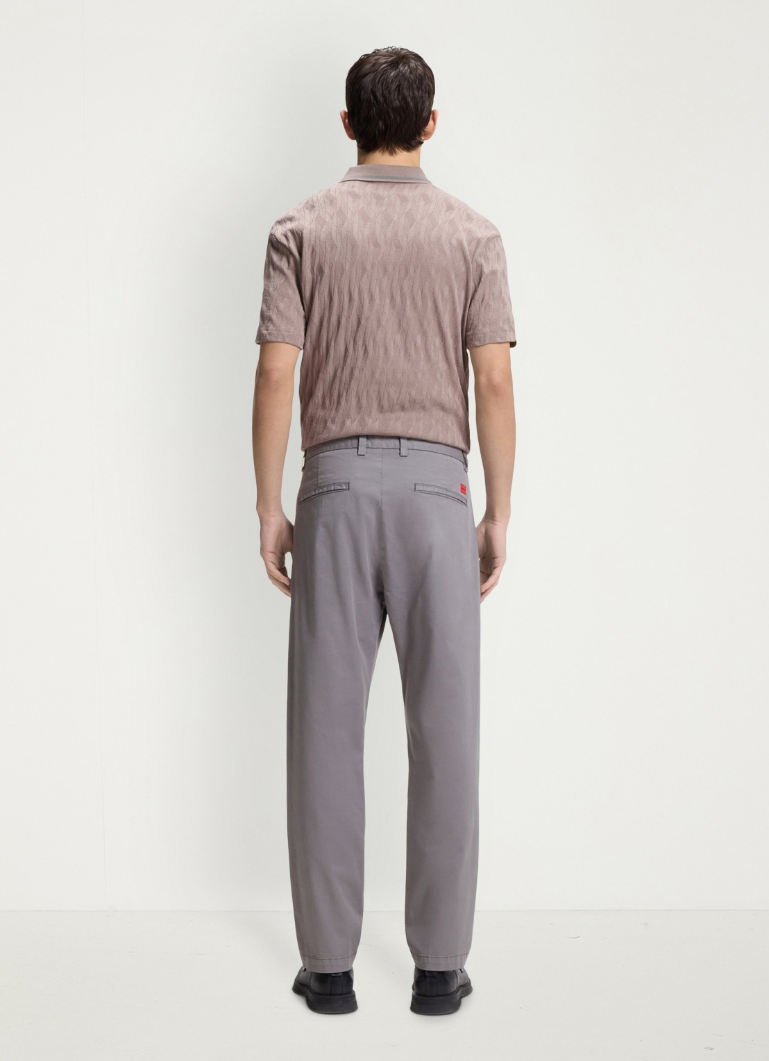 HUGO David slim fit chino met steekzakken - achterkant 6 dark grey-025 / grijs