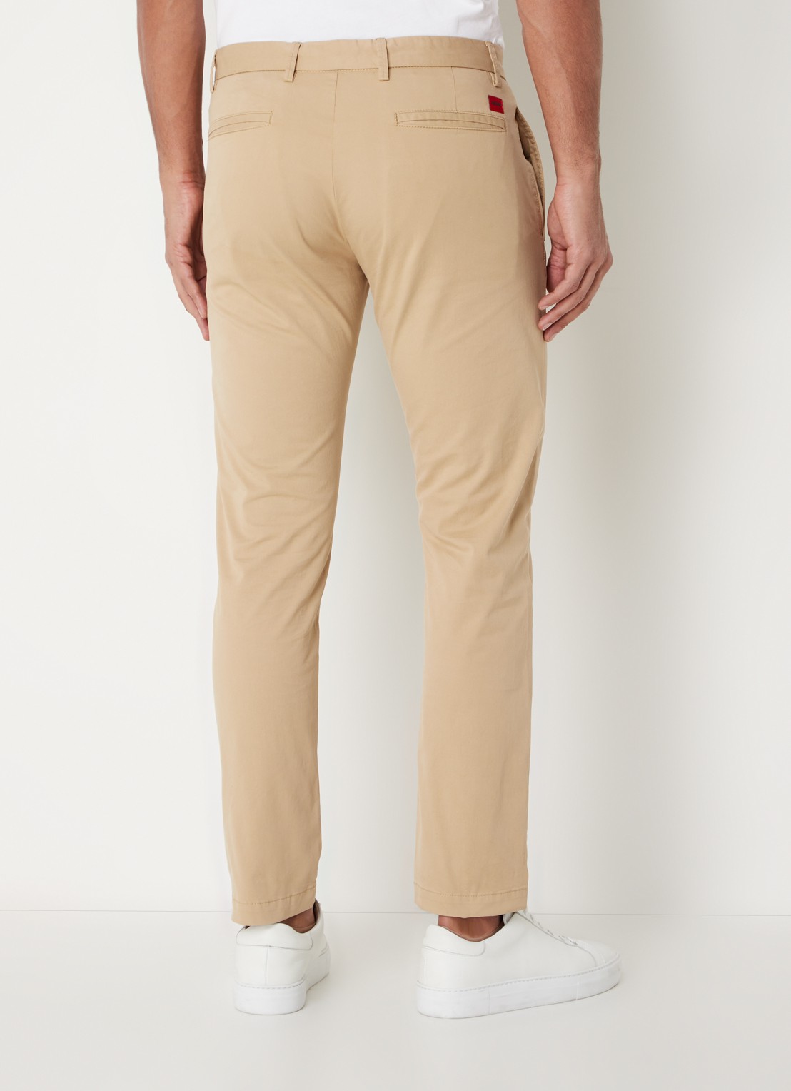 HUGO David slim fit chino met stretch - achterkant beige