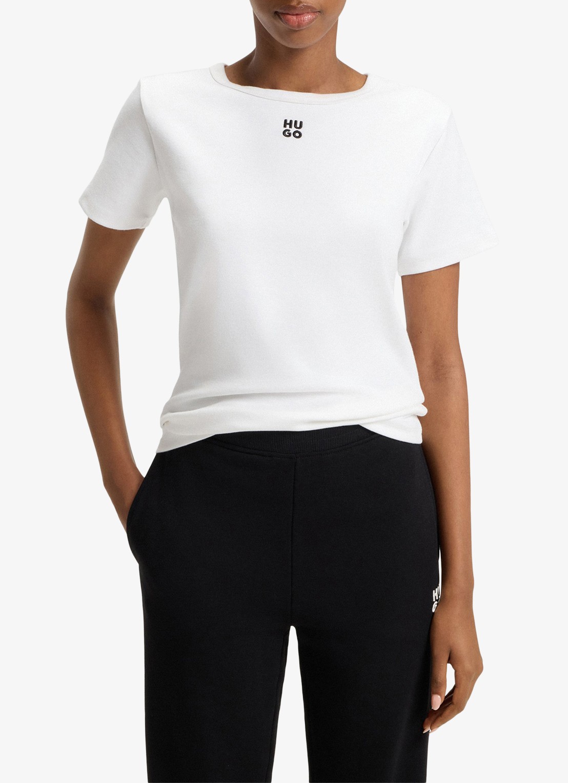 HUGO Deloris T-shirt met logoborduring - detail 4 wit