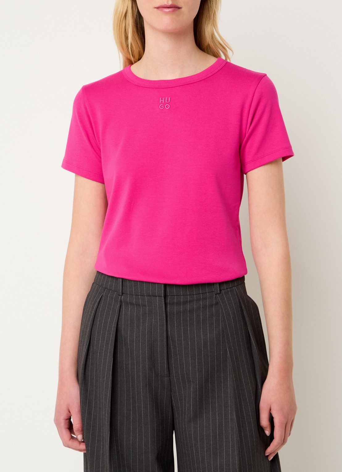 HUGO Deloris T-shirt met logoborduring - detail 2 fuchsia