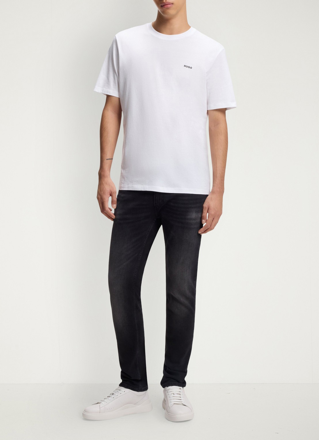 HUGO Dero T-shirt met logo - voorkant 2 wit