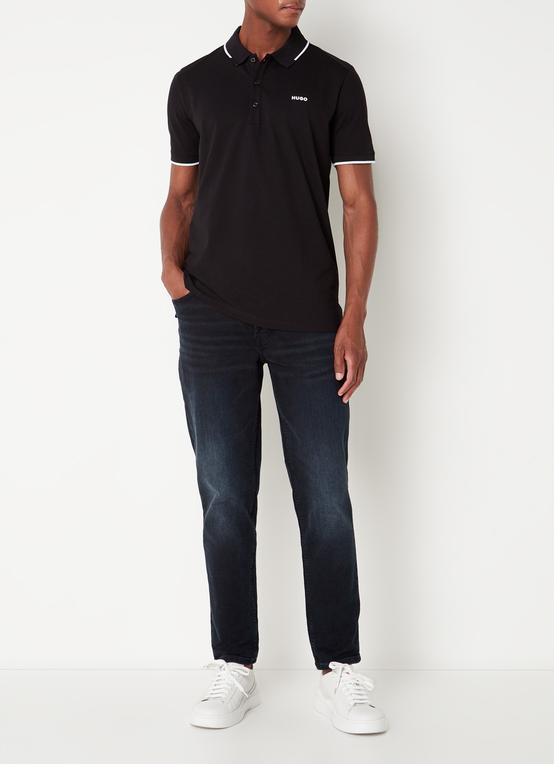 HUGO Dinoso slim fit polo van piqué katoen met logo - voorkant zwart