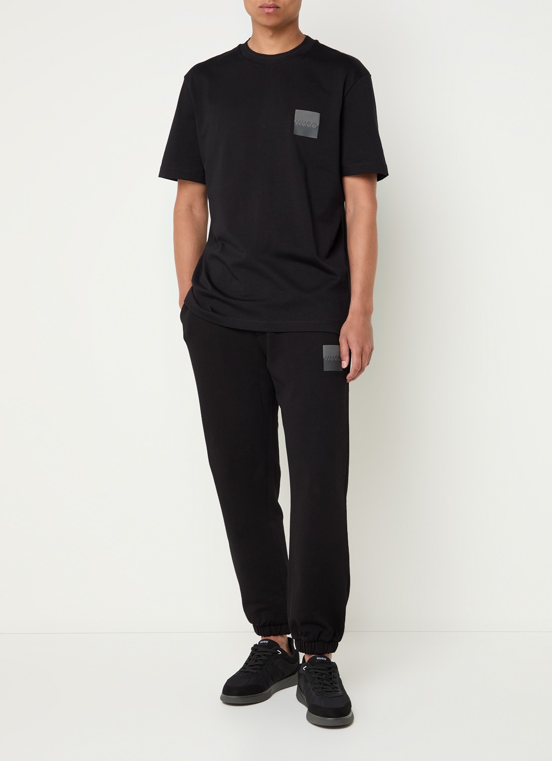 HUGO Dusplito T-shirt met logo- en backprint - voorkant 2 zwart